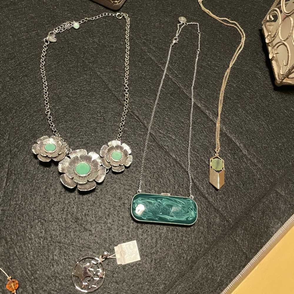 Jewelry - Picture 4 of 17